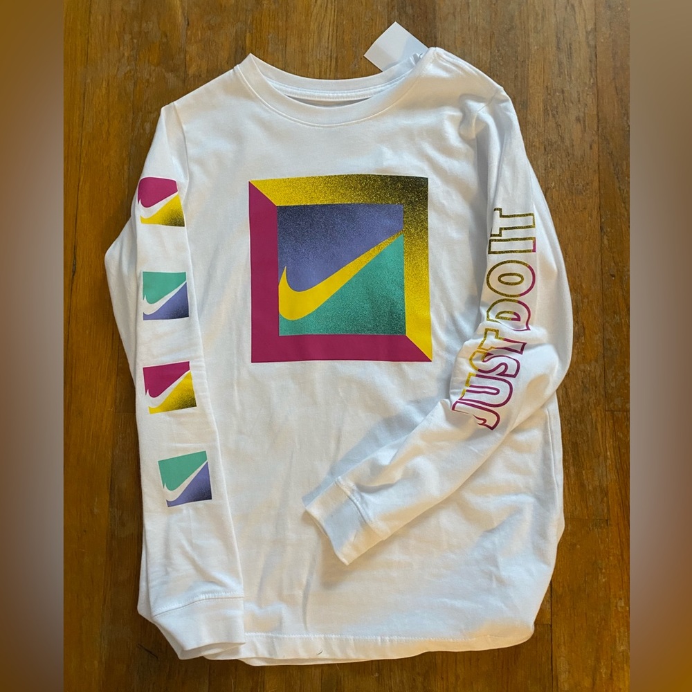 NWT - boys Nike size large long sleeves tee shirt